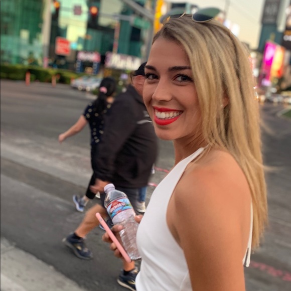 Meet your Posher, Zoe - Picture 1 of 1